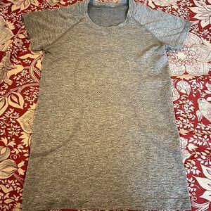 Swiftly Tech Short Sleeve Shirt Gray Size 6
